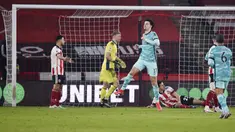 Pemain Liverpool, Curtis Jones, melakukan selebrasi usai mencetak gol ke gawang Sheffield United pada laga Liga Inggris di Stadion Bramall Lane, Minggu (28/2/2021). Liverpool menang dengan skor 2-0. (Oli Scarff, Pool via AP)