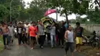 Jembatan Widang di Tuban yang ambrol menyebabkan satu korban tewas. Korban adalah sopir yang truknya masuk ke sungai Bengawan Solo setelah jembatan roboh.