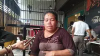 Suryati, warga makassar yang terus berjuang mencari keberadaan putrinya yang hilang (Liputan6.com/ Eka Hakim)