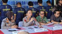 Dirpolairud Polda Lampung, Kombes Pol Bobby Paludin Tambunan saat jumpa pers pengungkapan kasus iIiegal Fishing. Foto : (Liputan6.com/Ardi).