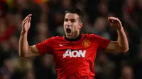 [Half Time] Dua Gol Van Persie Bawa MU Unggul atas Olympiakos