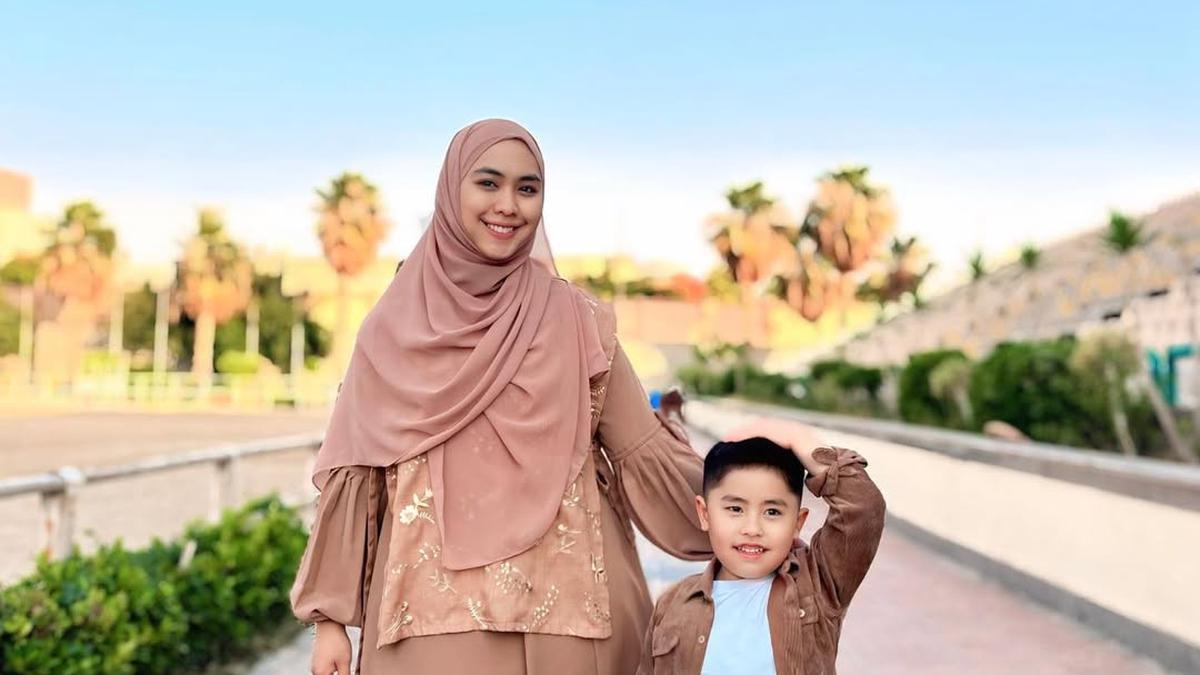 Momen Liburan Oki Setiana Dewi Bareng Anak di Kairo