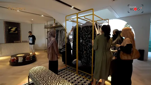 [Fimela] Butik Zaskia Sungkar