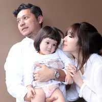 Keseriusan dan kesungguhannya merawat Gempi, Gisell pun masih enggan jika harus menambah momongan lagi. Bukan tak ingin, namun ia berpikir masih harus membesarkan Gempi dan mengurus keluarganya. (Nurwahyunan/Bintang.com)