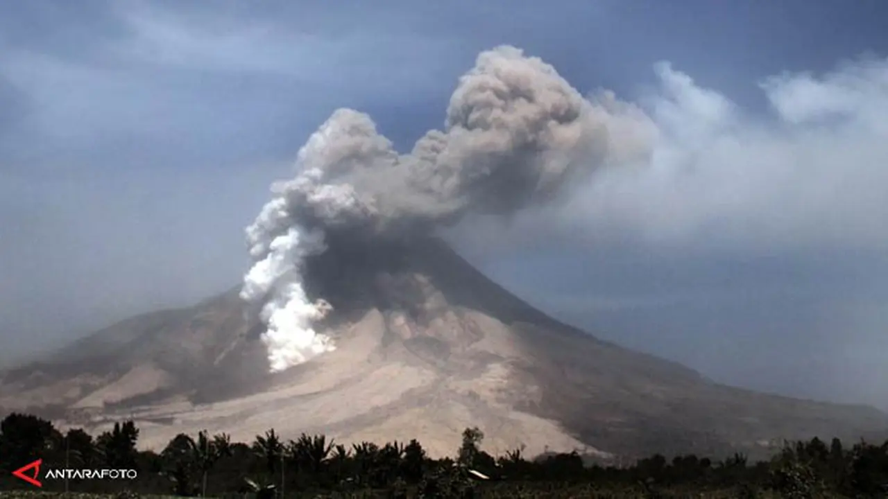 erupsi-sinabung-2-140201c.jpg