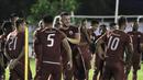 Pemain Persija Jakarta, Marko Simic, tertawa saat latihan di Lapangan Sutasoma Halim, Jakarta, Jumat (10/5). Latihan ini merupakan persiapan jelang laga Liga 1 Indonesia 2019. (Bola.com/Yoppy Renato)