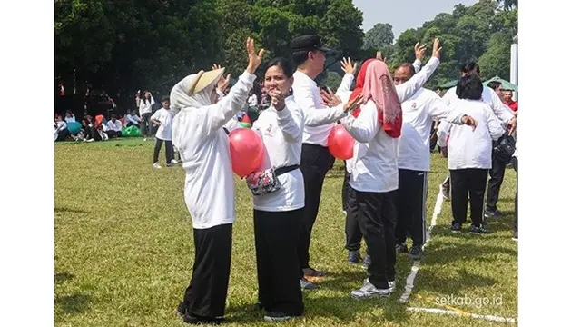 7 Momen Keseruan Para Menteri Kabinet Kerja Jokowi-JK Lomba Agustusan