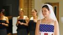 Cinta pada tanah air membuat pengantin ini nekat membuat busana pengantinnya berwarna bendera Amerika. (freakingnews.com)