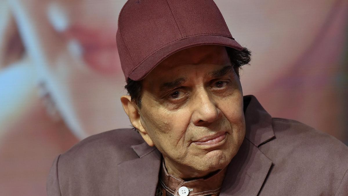 Dharmendra Sang Ikon Bollywood Meninggal Dunia, Amitabh Bachchan hingga Shah Rukh Khan Berduka