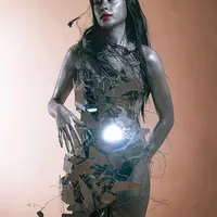 Tampil beda, penampilan Eva Celia sukses bikin pangling netizen di pemotretan terbarunya bersama fotografer Andy Tan. (Instagram/evacelia).