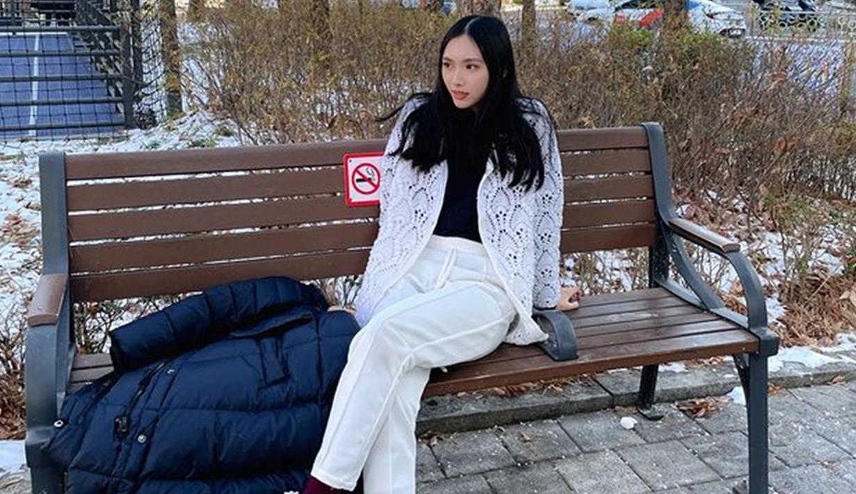 Dita Secret Number sebelumnya menjadi sorotan karena berhasil debut sebagai anggota girlgrup Korea Selatan. Bahkan kini, makin banyak pula anak muda Indonesia yang menjajal peruntungan di dunia musik Korea Selatan. (Liputan6.com/IG/@mepc_via)