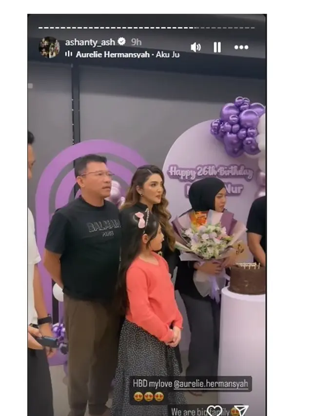 7 Potret Ulang Tahun Aurel Hermansyah, Atta Halilintar Beri Kue dari Uang