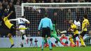 Proses terjadinya gol ketiga Spurs dari sundulan Marcos Llorente pada leg 1, 16 besar Liga Champions yang berlangsung di stadion, Wembley, London, Kamis (14/2). Tottenham Hotspur menang 3-0 atas Borussia Dortmund (AFP/Glyn Kirk)