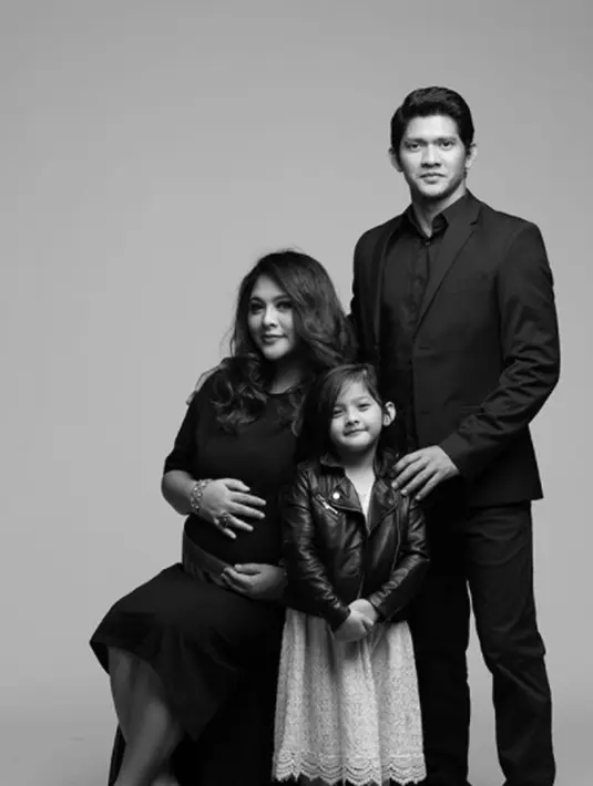 Setelah melahirkan Atreya Syahla Putri Uwais pada 2013 silam. Kini penyanyi kelahiran 23 April 1983 ini sedang mengandung calon bayi yang sudah berusia 29 minggu. (Foto: instagram.com/audyitem)