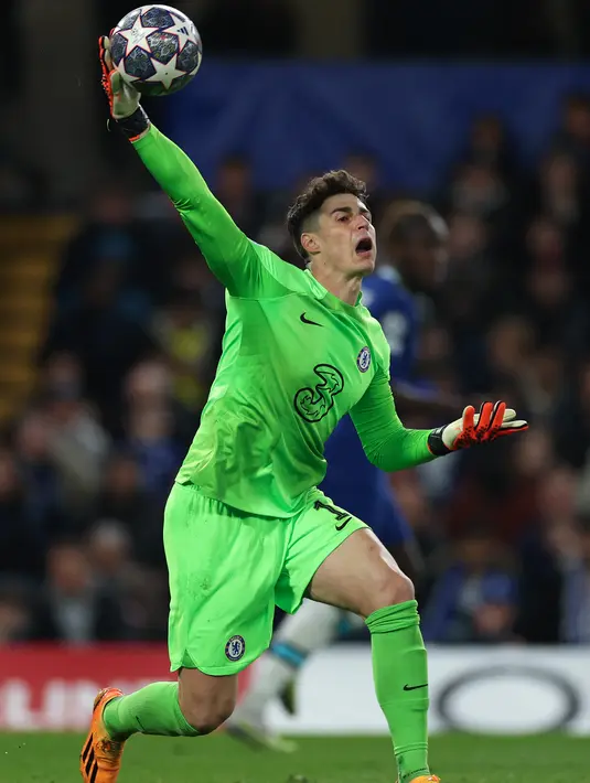 Kepa bakal secara resmi diperkenalkan Real Madrid pada Selasa (15/8/2023). (Photo by Adrian DENNIS / AFP)