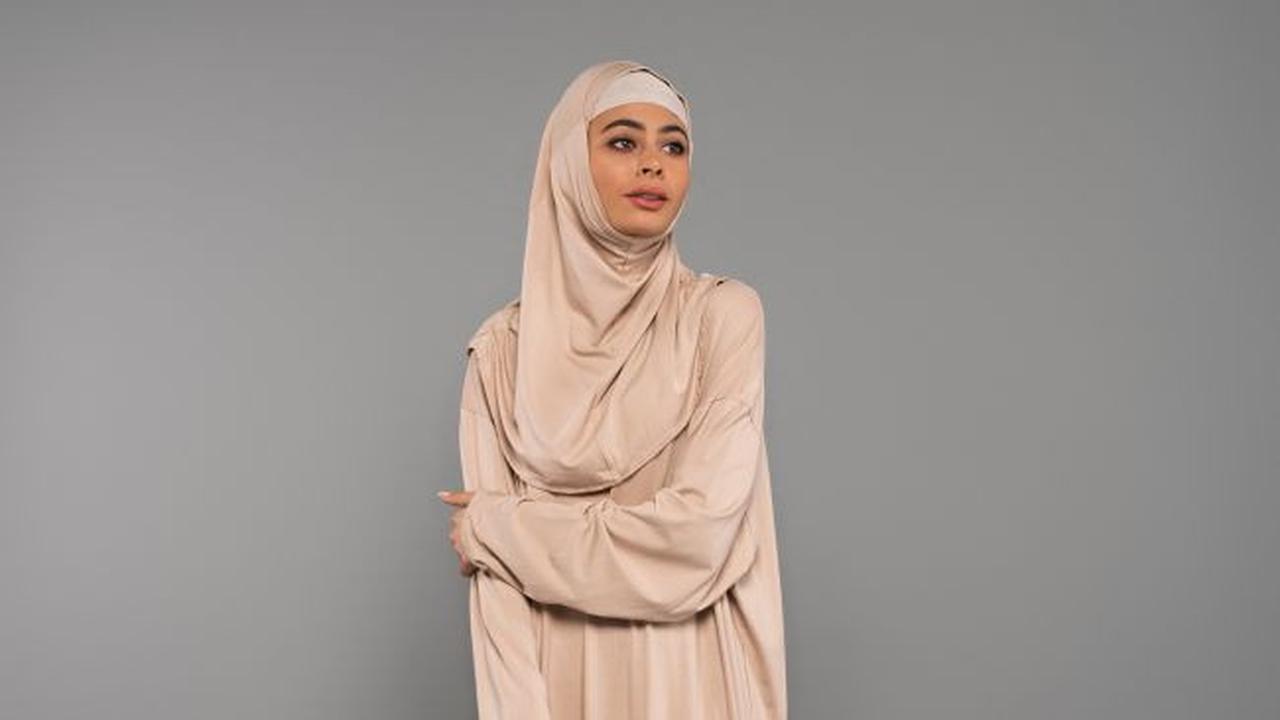 Model Gamis Rompi Panjang Terbaru (Credit: freepik.com)