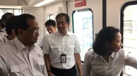  Menteri Perhubungan Budi Karya Sumadi dan Menteri BUMN Rini Soemarmo, meninjau langsung pelaksanaan hari pertama Skytrain Bandara Soekarno-Hatta. (Liputan6.com/Pramita Tristiawati)
