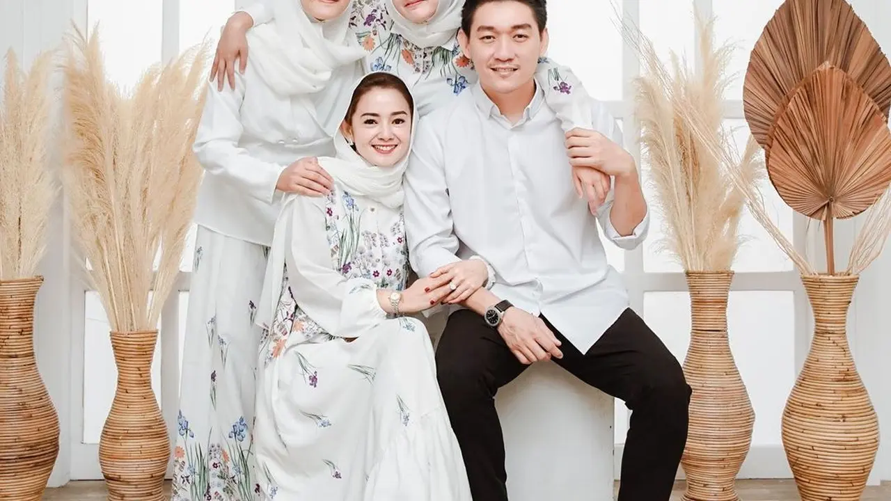 6 Potret Ifan Seventeen dan Citra Monica Bareng Anak Sambung, Keluarga Harmonis