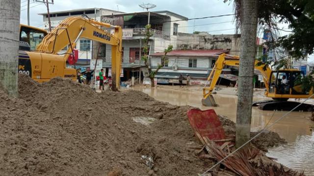 Alat Berat Dikerahkan Guna Percepat Penanganan Banjir Bandang di Sulsel.