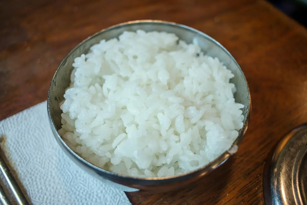 Cara Menghangatkan Nasi Sisa agar Pulen dan Wangi