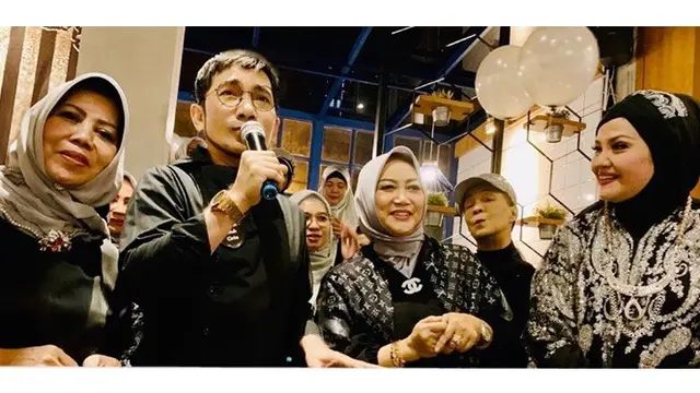 6 Potret Terbaru Yana Julio, Penyanyi yang Makin Awet Muda di Usia 59 Tahun