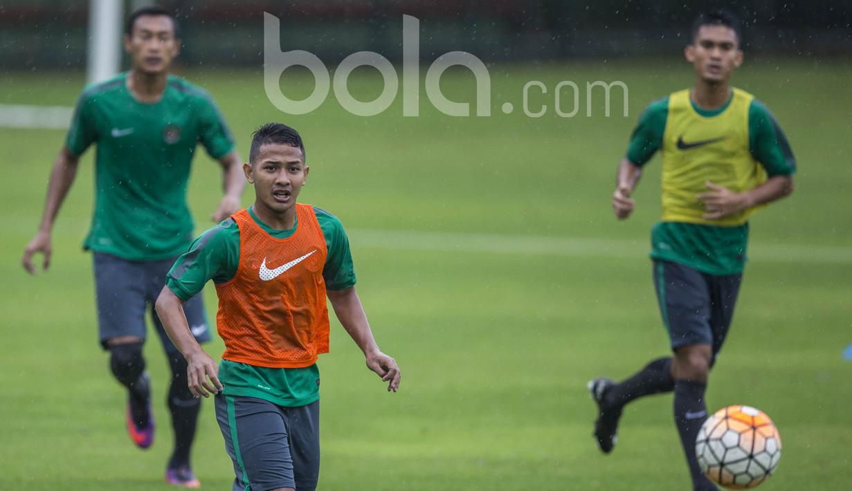 Berbeda dengan Febri, Gian Zola terbilang tampil biasa saja karena peran jenderal lapangan tengah lebih sering dilakoni oleh Evan Dimas. (Bola.com/Vitalis Yogi Trisna)