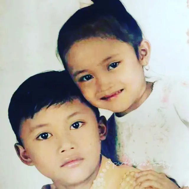 6 Potret Masa Kecil Rizky Febian dan Putri Delina, Bikin Gemas