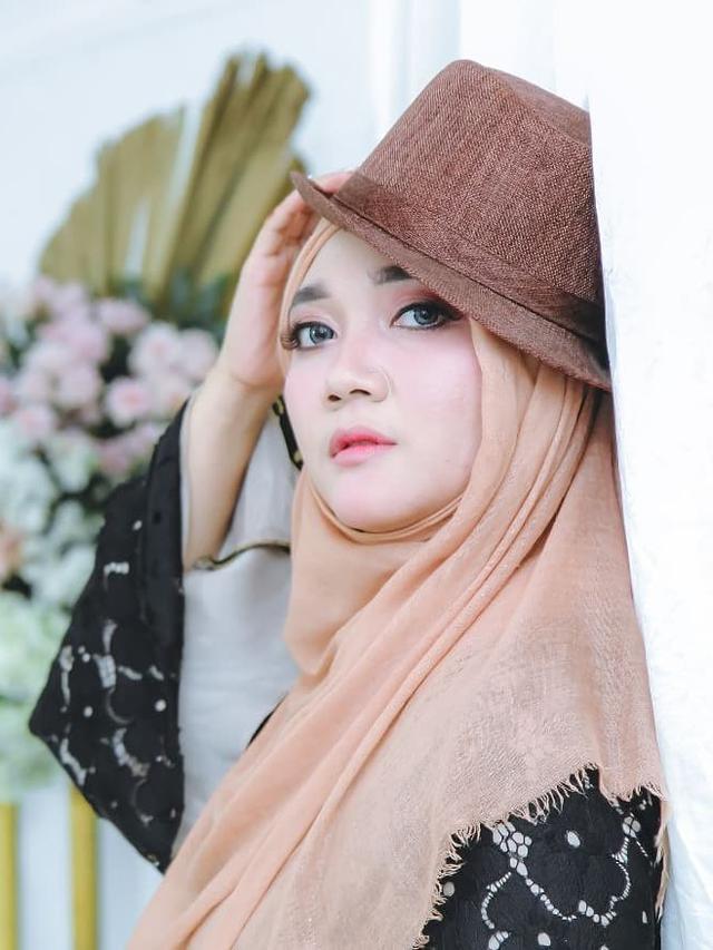 Lama Tak Muncul di Layar Kaca, Ini 6 Potret Terbaru Sulis dengan Makeup Tebal