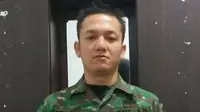 Anggota TNI yang pukuli polisi di tengah jalan di Pekanbaru itu bernama Wira Sinaga dan berpangkat serda. (Liputan6.com/M Syukur)