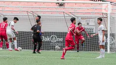 Penyerang Indonesia All Stars U-20, Salmani berselebrasi usai mencetak gol ke gawang Bali United U-18 pada pertandingan International Youth Championship (IYC) 2021 di Jakarta International Stadium, Jakarta, Selasa (19/4/2022). Indonesia All Stars U-20  menang 2-1. (Liputan6.com/Faizal Fanani)