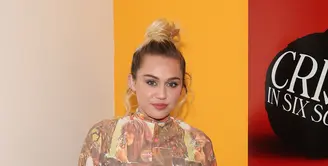 Telah resmi diumumkan Donald Trump menjadi Presiden Amerika Serikat mengalahkan Hillary Clinton. Artis cantik Miley Cyrus pun tak menerima keputusan ini, unggah video dan foto di media sosial, Miley tampak menangis. (AFP/Bintang.com)