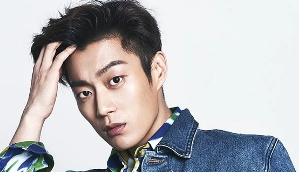 Tak hanya itu, Around Us Entertainment juga membahas tentang refund bagi para penggemar yang batal ke acara fanmeeting karena Doo Joon tidak hadir. (Foto: soompi.com)