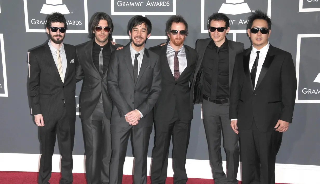 Para personil Linkin Park berpose di acara 52th Grammy Awards, Los Angeles, pada Januari 2010. Linkin Park sudah merencanakan untuk tur yang dimulai 27 Juli 2017 dengan kota pertama di Mansfield, Massachusetts. (STAR MAX via AP/Galaxy)
