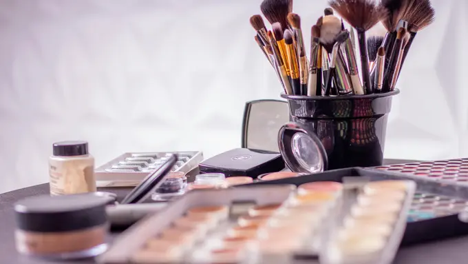 Tips Mengatasi Make Up yang Mudah Luntur agar Tampil Fresh Sepanjang Hari