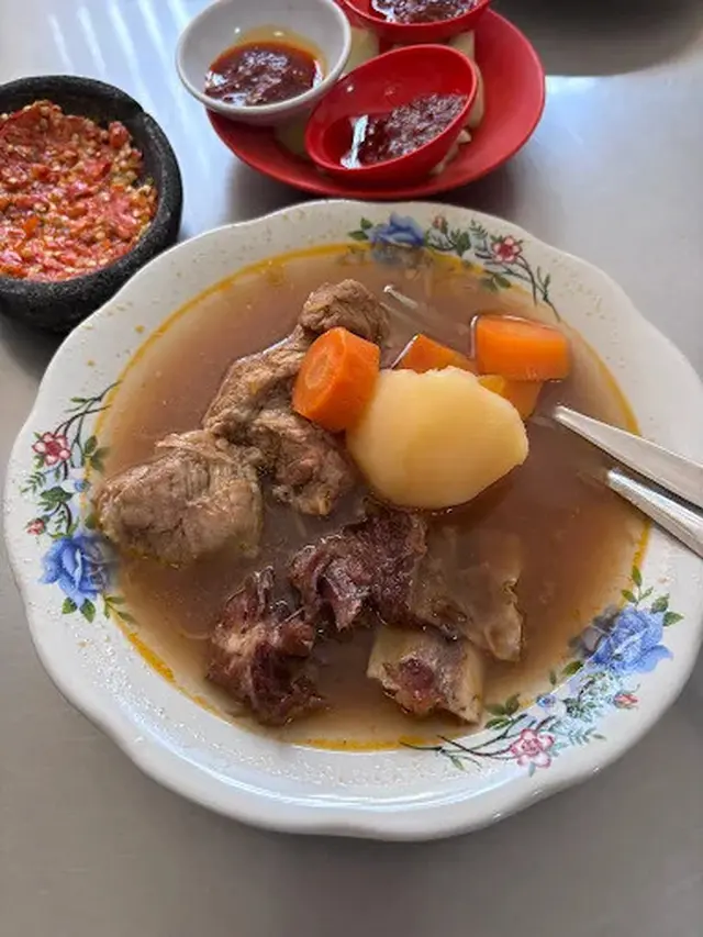Ayam Goreng & Sop Sapi Pak Supar