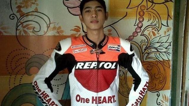 6 Potret Jadul Arya Saloka saat Beranjak Dewasa, Foto Kuliah Curi Perhatian