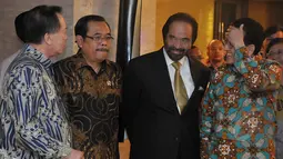 Ketua DPD Irman Gusman (kanan), Ketua Umum Partai Nasdem Surya Paloh (kedua kanan), Jaksa Agung HM Prasetyo (kedua kiri) saat menghadiri Anugerah Men’s Obsession Awards 2015 di Jakarta, (19/3/2015). (Liputan6.com/Johan Tallo)
