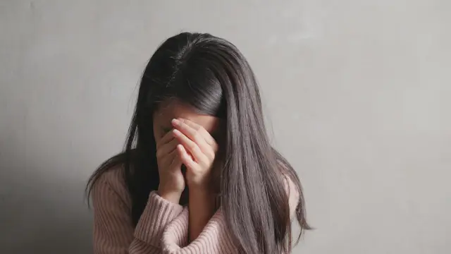 perempuan sedih depresi