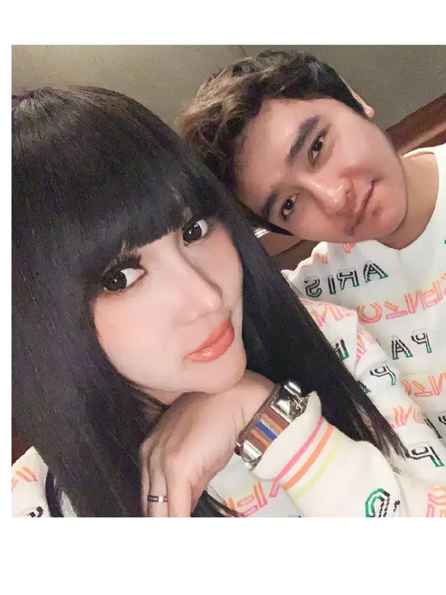 6 Potret Terbaru Abash, Kekasih Lucinta Luna dengan Jambang Bikin Pangling