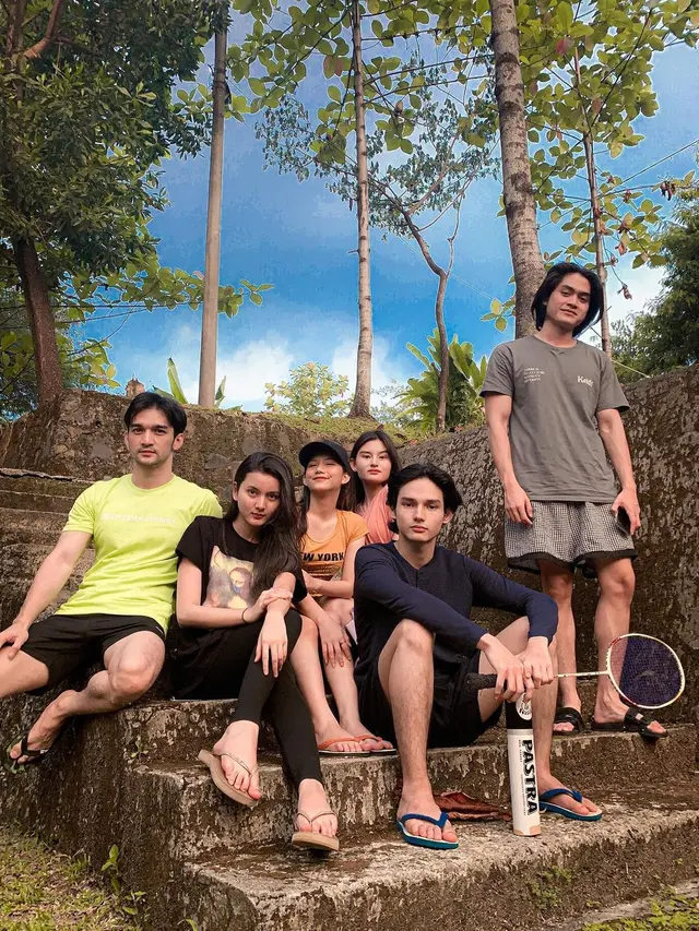 7 Potret Kebersamaan Rexy Rizky dengan Pemain Cinta Amara di Balik Layar, Kompak