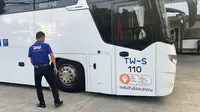 Nopare Sonrit adalah orang di balik kemudi bus Timnas Indonesia U-22 selama berlaga di Grup C SEA Games 2025. (Bola.com/Bagaskara Lazuardi)
