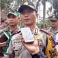 Kapolres Garut meminta waktu untuk mengusut dugaan kelalaian yang dilakukan anggotanya yang umbar tembakan saat razia adu kemiri. (Liputan6.com/Jayadi Supriadin)