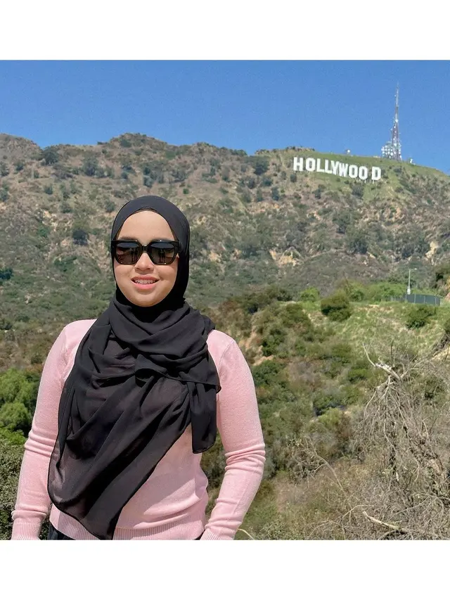 6 Potret Putri Ariani Jalan-Jalan di Hollywood Usai Tampil di AGT, Semringah