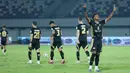 Sepuluh menit berselang, Hugo Gomes alias Jaja menggandakan keunggulan Dewa United atas Shan United. Tampak dalam foto, pemain Dewa United, Hugo Gomes alias Jaja merayakan golnya ke gawang Shan United pada matchday ketiga Grup E AFC Challange League 2025-2026 di Stadion Indomilk Arena, Tangerang, Sabtu (1/11/2025) malam WIB. (Bola.com/M Iqbal Ichsan)