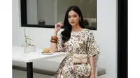 7 Inspirasi Outfit Dress Batik Batwing Modern, Elegan untuk Semi Formal &amp; Santai