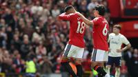 Gelandang asal Brasil, Casemiro (tengah), bereaksi saat meninggalkan lapangan setelah ditarik keluar pada penampilan kandang terakhirnya dalam pertandingan sepak bola Premier League antara Manchester United melawan Nottingham Forest di Old Trafford, Manchester, Inggris barat laut, pada 17 Mei 2026. (Darren Staples / AFP)