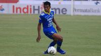 Gelandang serang Persib Bandung, Frets Butuan. (Bola.com/Erwin Snaz)