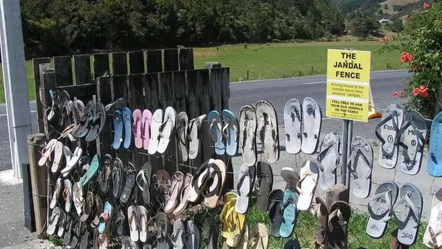 8 Potret Pagar Rumah Nyeleneh, Ada yang Dari Motor