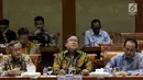 Menteri PPN/Kepala Bappenas Bambang Brodjonegoro memberi paparan saat rapat kerja dengan Komisi XI di Gedung DPR RI, Rabu (19/9). Bambang memaparkan pagu anggaran 2019 untuk Kementerian PPN/Bappenas turun menjadi Rp1,781 triliun (Liputan6.com/Johan Tallo)