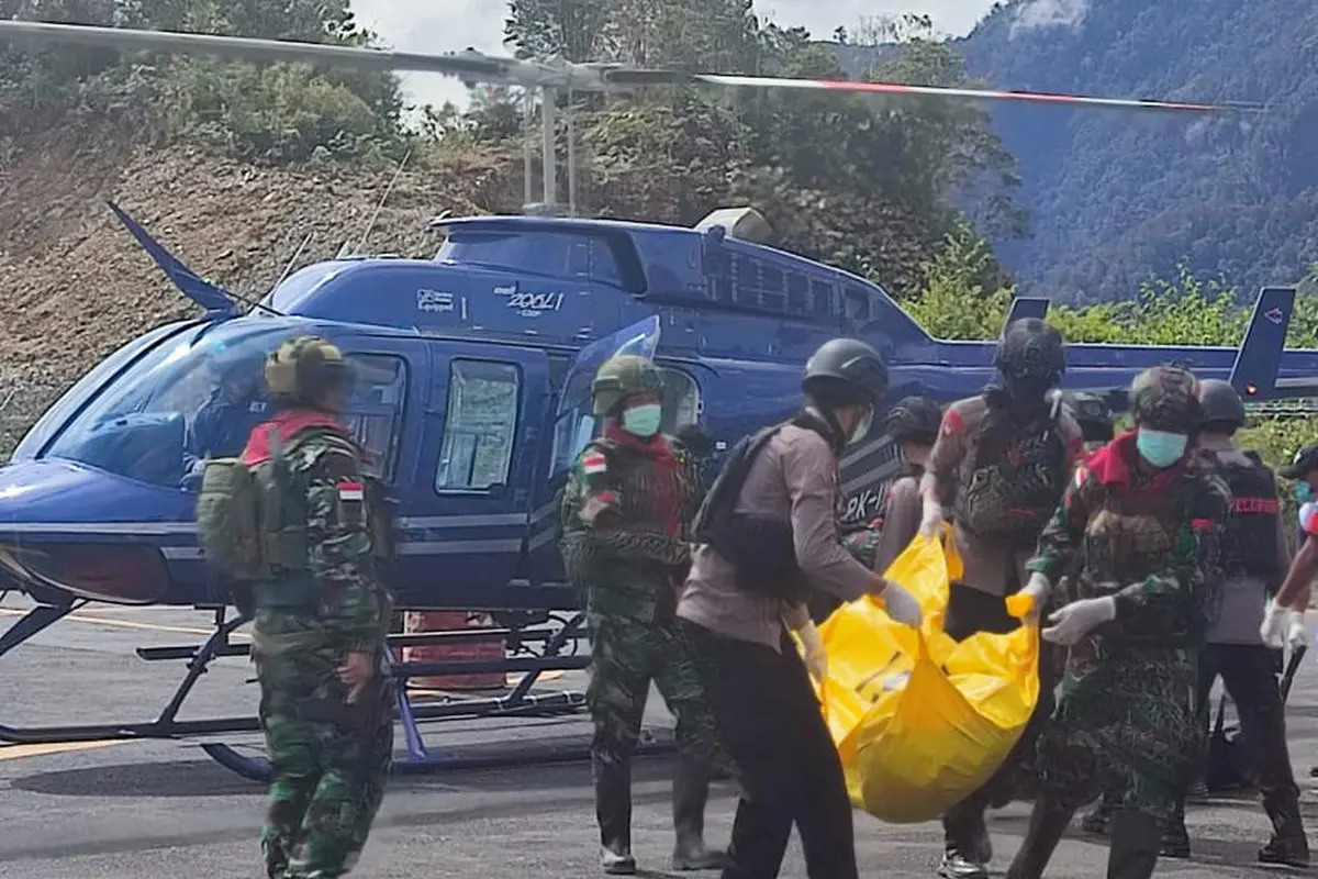 Evakuasi delapan jenazah karyawan Palapa Timur Telematika (PTT), korban pembantaian Kelompok Kriminal Bersenjata (KKB) Papua (Istimewa)